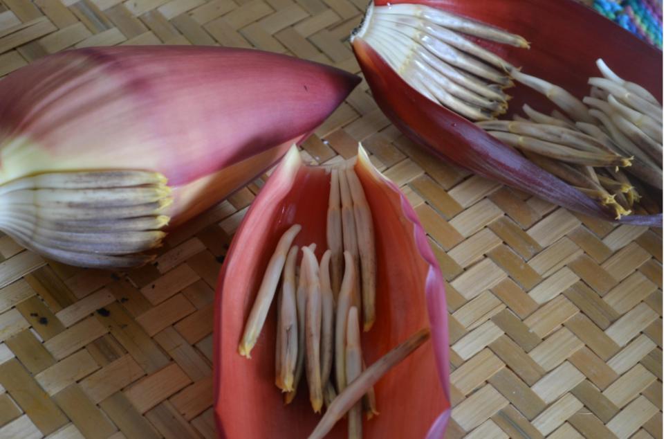 Peel off each petal of the flower, collect the row of blossoms  inside and discard the dark petal