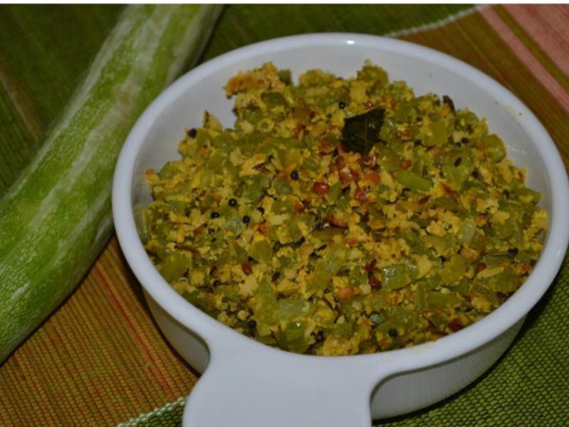 Snake Gourd Stir-fry (Pudalankai&nbsp;Poriyal)