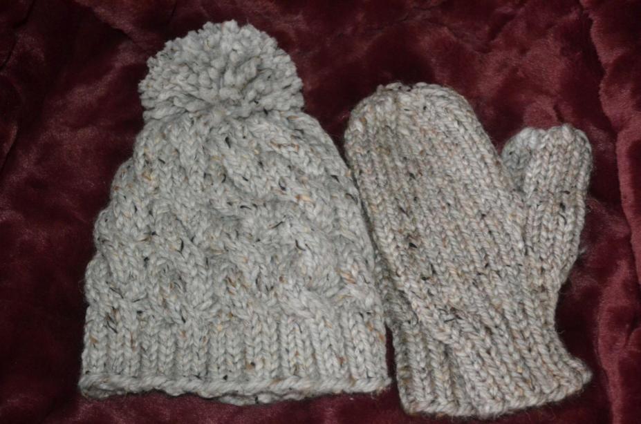 Cabled  Knit Hat&&nbsp;Mittens